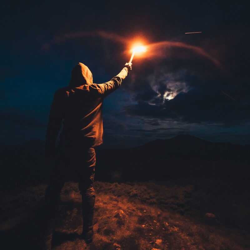 Avere una vocazione è un concetto molto raro e bloccarsi nell'attesa che arrivi è un ottimo modo per rimanere bloccati. Ha molto più senso sperimentare e attraversare più identità professionali